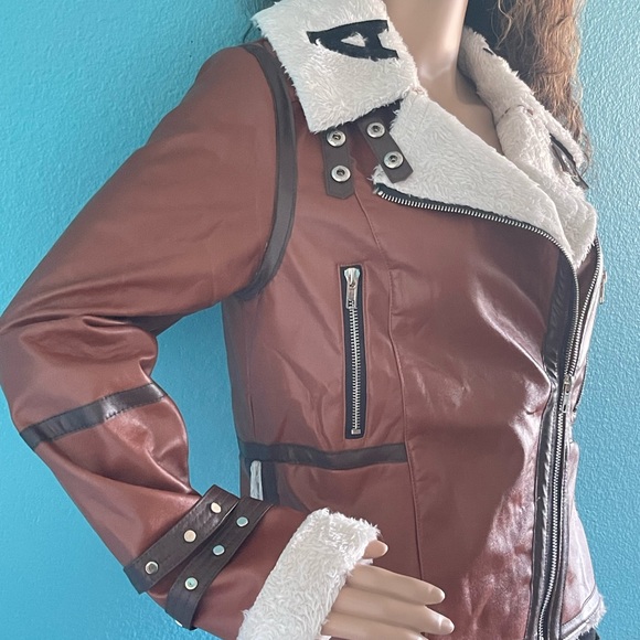 Gorgeous Light Weight jacket - Picture 2 of 7